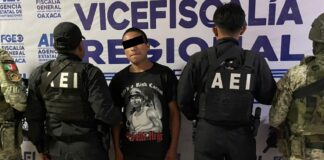 Fiscalía de Oaxaca ejecuta cateos en Zaachila; aseguran presuntas dosis de droga y detienen a dos personas.