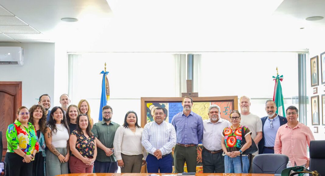 RECTOR DE LA UABJO RECIBE LA VISITA DE DOCENTES DE HUMBOLDT