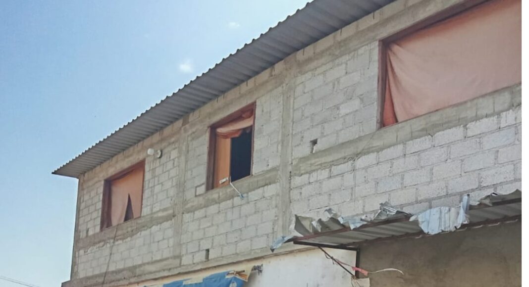 FGEO ejecuta cateo por narcomenudeo en la Costa; aseguran dosis de presunto cristal en San Juan Cacahuatepec