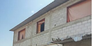 FGEO ejecuta cateo por narcomenudeo en la Costa; aseguran dosis de presunto cristal en San Juan Cacahuatepec