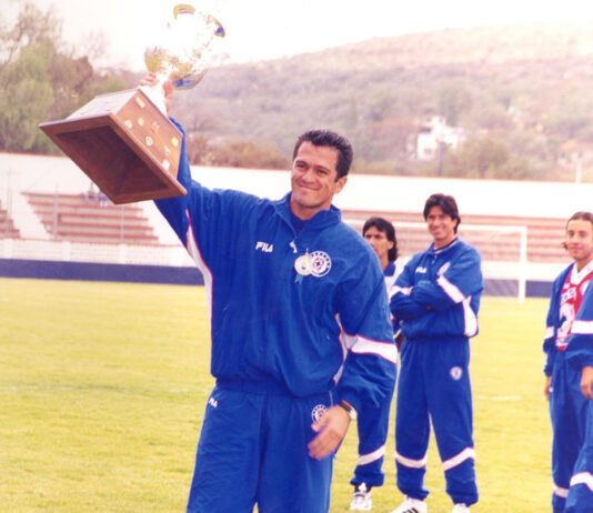 Azul Oscuro, Azul Celeste: cuando el fútbol deja de ser un juego