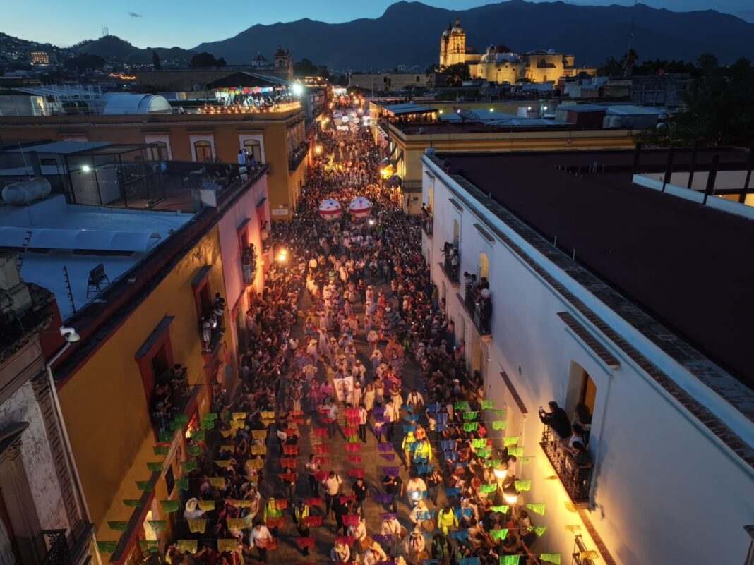 Algarabía, música, danza y tradición inundan las calles del Centro Histórico durante la primera Calenda de las Culturas4