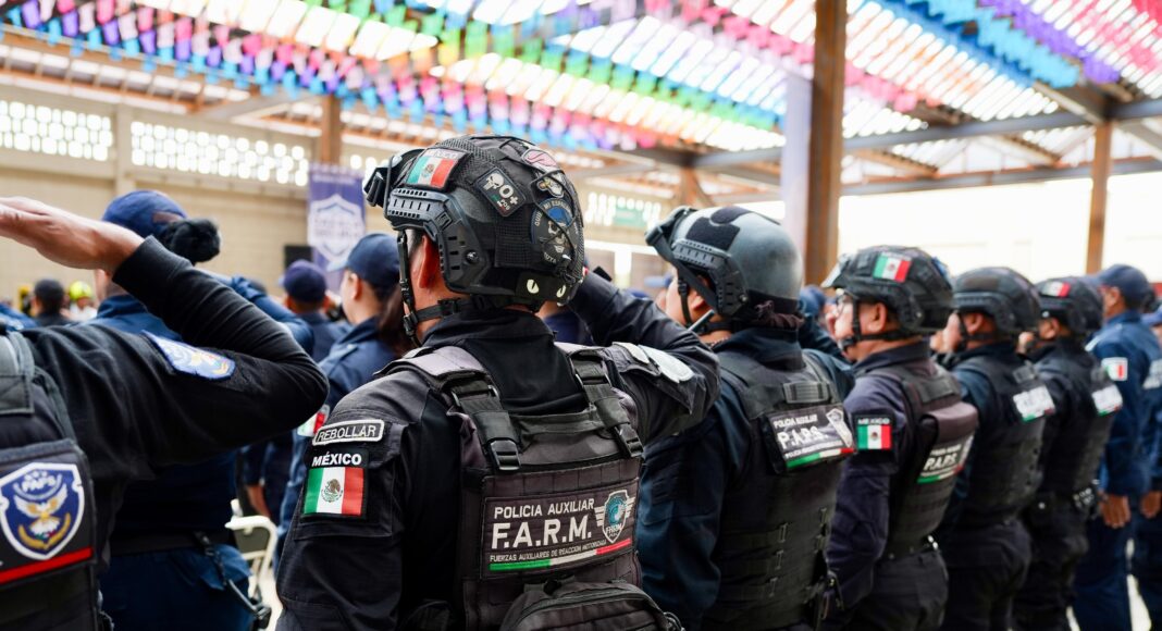 Entrega Gobernador Salomón Jara uniformes a instituciones de seguridad pública estatal, municipal y de procuración de justicia