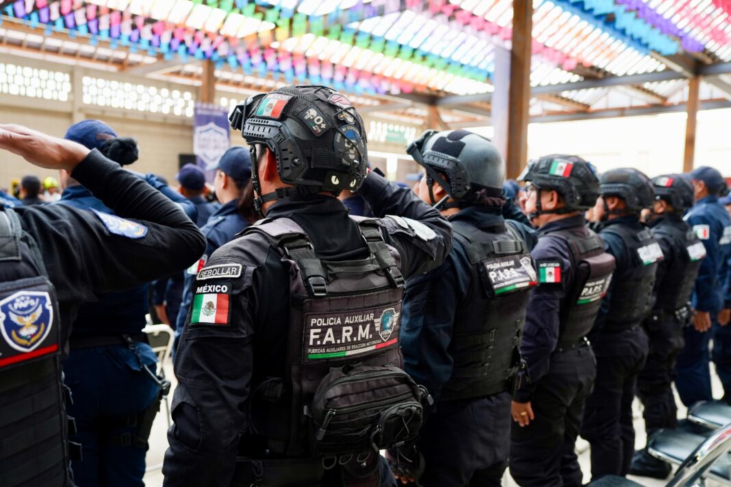 Entrega Gobernador Salomón Jara uniformes a instituciones de seguridad pública estatal, municipal y de procuración de justicia6