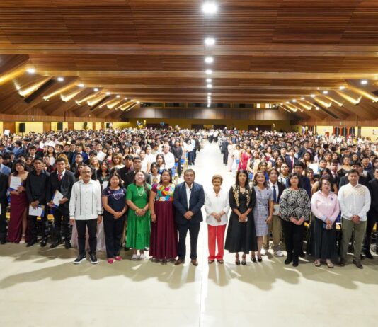 CONQUISTEN SUS SUEÑOS EGRESADOS DE LA PREPA 7: RECTOR DE LA UABJO