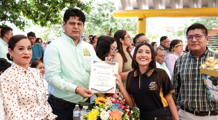 LA UABJO IMPULSA EL FUTURO DE 201 JÓVENES CON LA GRADUACIÓN DE UNA NUEVA GENERACIÓN DE EGRESADOS DE LA PREPARATORIA NÚMERO 4