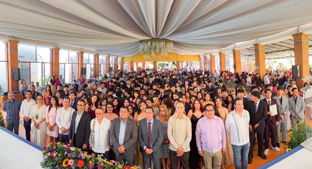 SE GRADÚA GRUPO DE BACHILLERES DE LA ESCUELA PREPARATORIA NÚMERO 2 DE LA UABJO