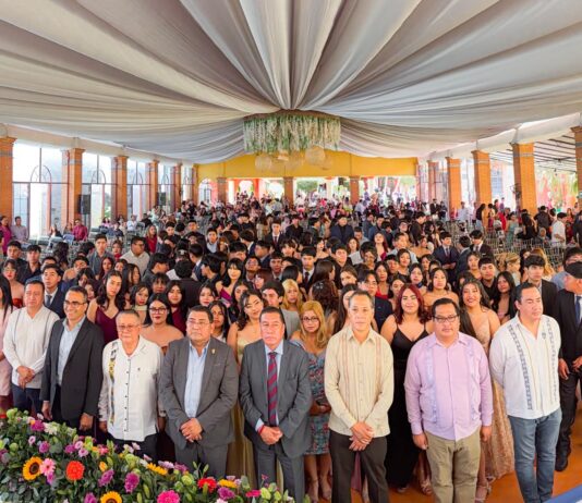 SE GRADÚA GRUPO DE BACHILLERES DE LA ESCUELA PREPARATORIA NÚMERO 2 DE LA UABJO