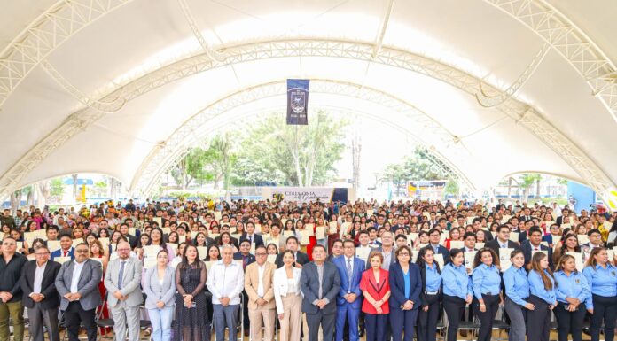 SE GRADÚAN 300 PROFESIONALES DE CONTADURÍA PÚBLICA Y ADMINISTRACIÓN DE LA UABJO