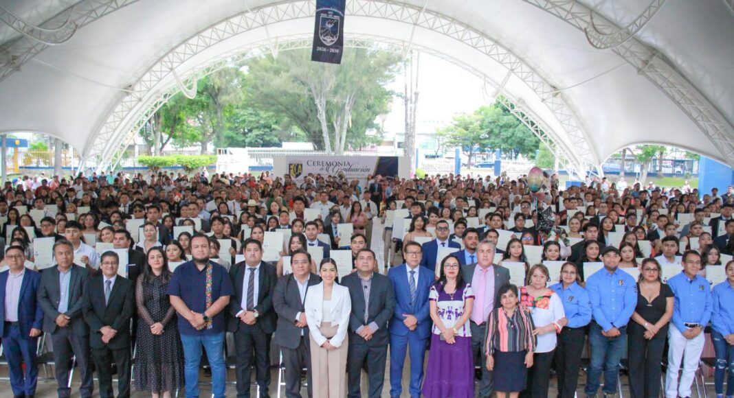 LA UABJO CELEBRA EL EGRESO DE UNA NUEVA GENERACIÓN DE CONTADORES Y ADMINISTRADORES