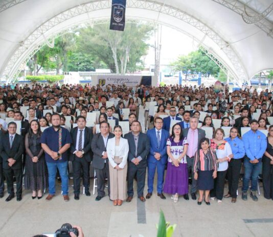 LA UABJO CELEBRA EL EGRESO DE UNA NUEVA GENERACIÓN DE CONTADORES Y ADMINISTRADORES