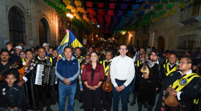 LA TUNA UNIVERSITARIA DE LA UABJO REALIZA SU TRADICIONAL CALLEJONADA GUELAGUETZA 2026