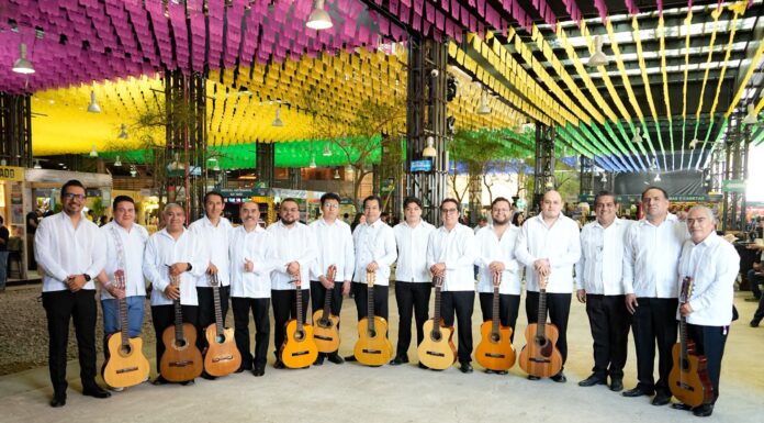 LA UABJO PROMUEVE EL ARTE Y LA CULTURA A TRAVÉS DE LA RONDALLA DE CONTADURÍA