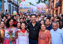 Oaxaca de Juárez vive sus tradiciones con alegría, música y color