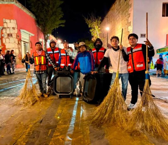 Durante y después del Desfile de Delegaciones, las calles de Oaxaca de Juárez se mantuvieron limpias