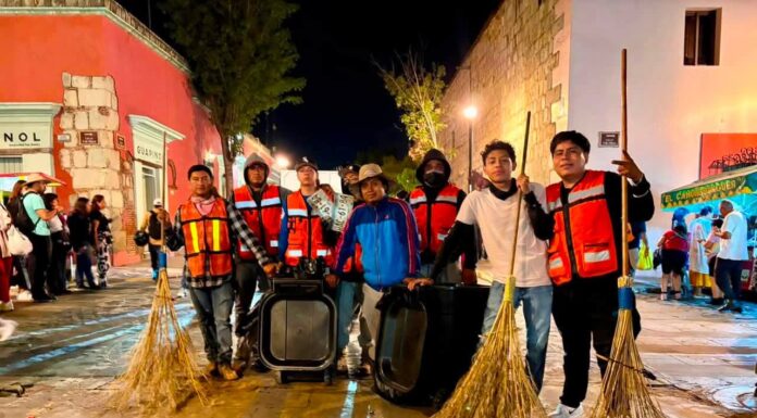 Durante y después del Desfile de Delegaciones, las calles de Oaxaca de Juárez se mantuvieron limpias