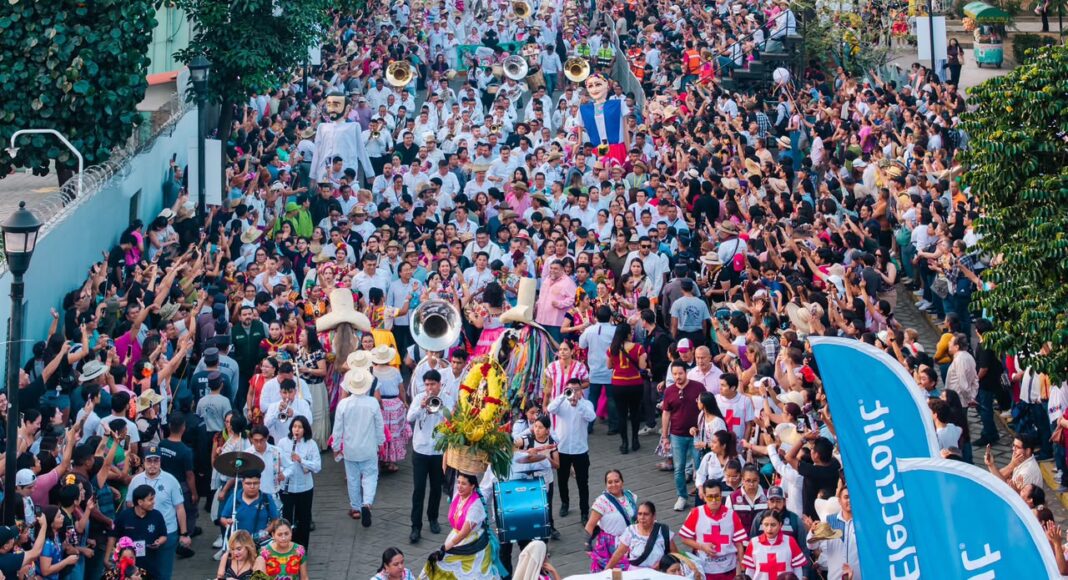 Miles de personas viven la Calenda de las Culturas y llenan de tradición las calles de Oaxaca de Juárez