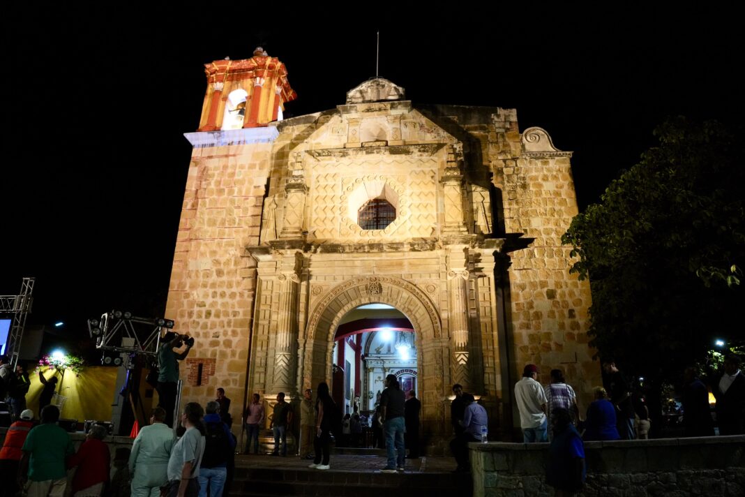 México Brilla ilumina templo de Jalatlaco, barrio mágico de Oaxaca6