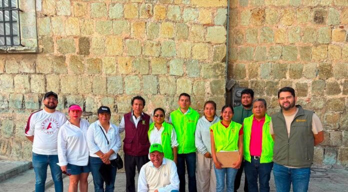 Cabildo reconoce labor del personal de Oaxaca de Juárez durante la Guelaguetza