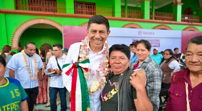 Cumple Gobernador de Oaxaca con rehabilitación de carretera de Santa María Ecatepec