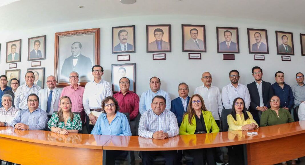 UABJO PRESENTA A SU FUNCIONARIADO UNIVERSITARIO LOS AVANCES DEL PROGRAMA CONMEMORATIVO DEL BICENTENARIO DEL ICAE