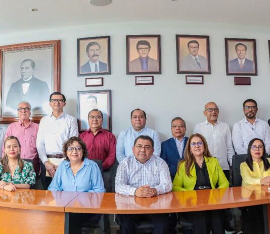 UABJO PRESENTA A SU FUNCIONARIADO UNIVERSITARIO LOS AVANCES DEL PROGRAMA CONMEMORATIVO DEL BICENTENARIO DEL ICAE