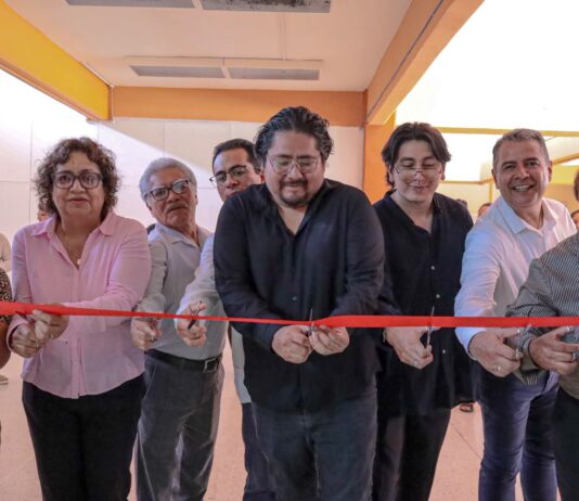INAUGURA LA DIRECCIÓN DE ARTE Y CULTURA UABJO LAS EXPOSICIONES “ARTE DE OAXACA” Y “A CONTRALUZ