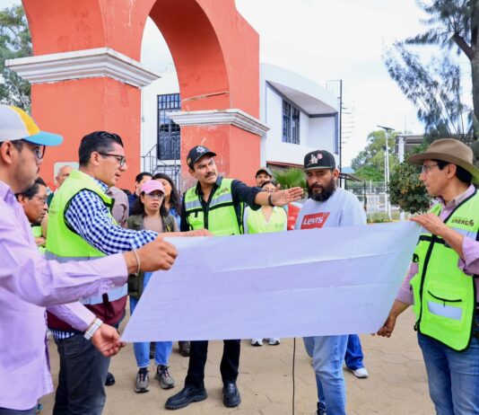 Ray Chagoya supervisa trabajos de rescate en el Parque del Amor