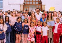DIF Municipal entrega útiles escolares a niñas y niños de Oaxaca de Juárez