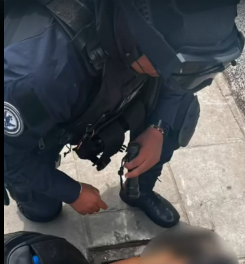 Policía Municipal detiene en flagrancia a persona por presunto robo de cableado en la calle de Murguía