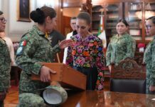 Vestido patrio de presidenta Sheinbaum, homenaje a artesanas del Istmo de Tehuantepec