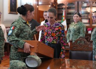 Vestido patrio de presidenta Sheinbaum, homenaje a artesanas del Istmo de Tehuantepec