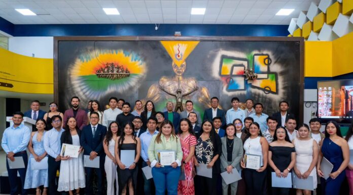 ENTREGA FADU UABJO RECONOCIMIENTOS A 48 ESTUDIANTES GRADUADOS POR EGEL PLUS CENEVAL