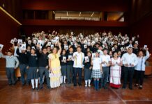 Comparte Salomón Jara la magia de la lectura con estudiantes de bachillerato