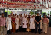ESTUDIANTES DE GASTRONOMÍA UABJO PARTICIPAN EN EL FESTIVAL DEL MOLE DE CADERAS