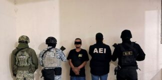 FGEO ejecuta cateo en Valles Centrales; asegura vehículo con reporte de robo, arma de fuego, cartuchos y detiene a una persona