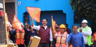 Ray Chagoya da banderazo de inicio a la rehabilitación de la calle Tuxtepec en la colonia Siete Regiones