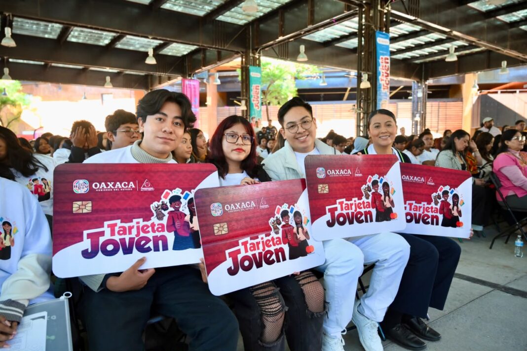 Más de 2 mil jóvenes reciben respaldo del Gobierno del Estado con Tarjeta Joven (6)