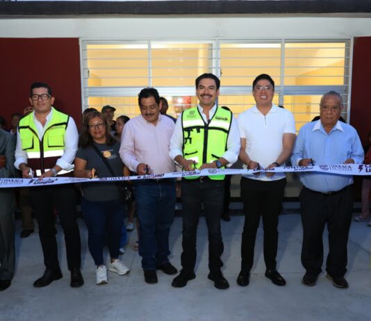 Ray Chagoya entrega nueva aula en primaria de Santa Rosa Panzacola