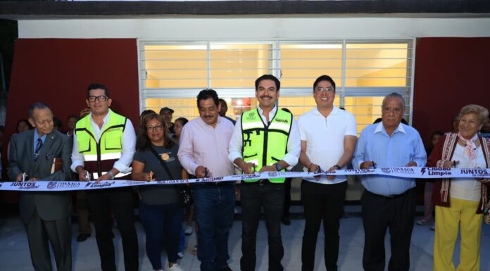 Ray Chagoya entrega nueva aula en primaria de Santa Rosa Panzacola